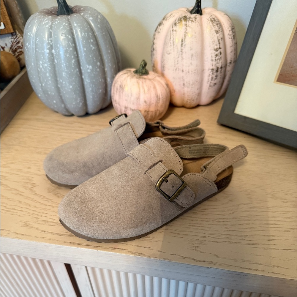 Cat and Jack | TODDLER BERLIN CLOGS | Beige Suede Buckle Strap Clogs | Size 12T